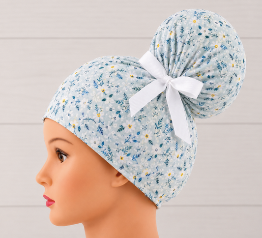 Daisies On Light Blue High Bun Scrub Cap - Chic2Surgery