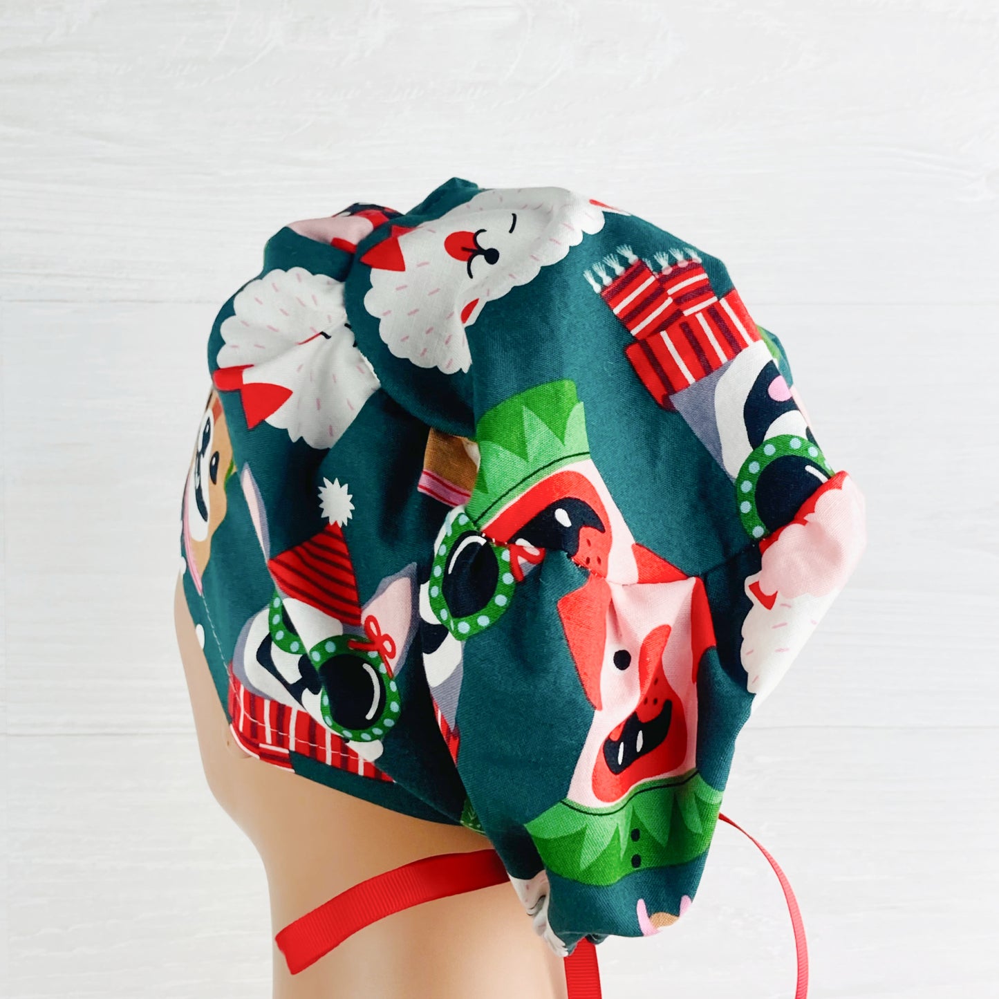 Christmas Dog Faces on Green Women's Tieback Hat
