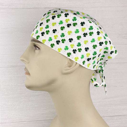 Tiny Clovers on White Men's Scrub Hat