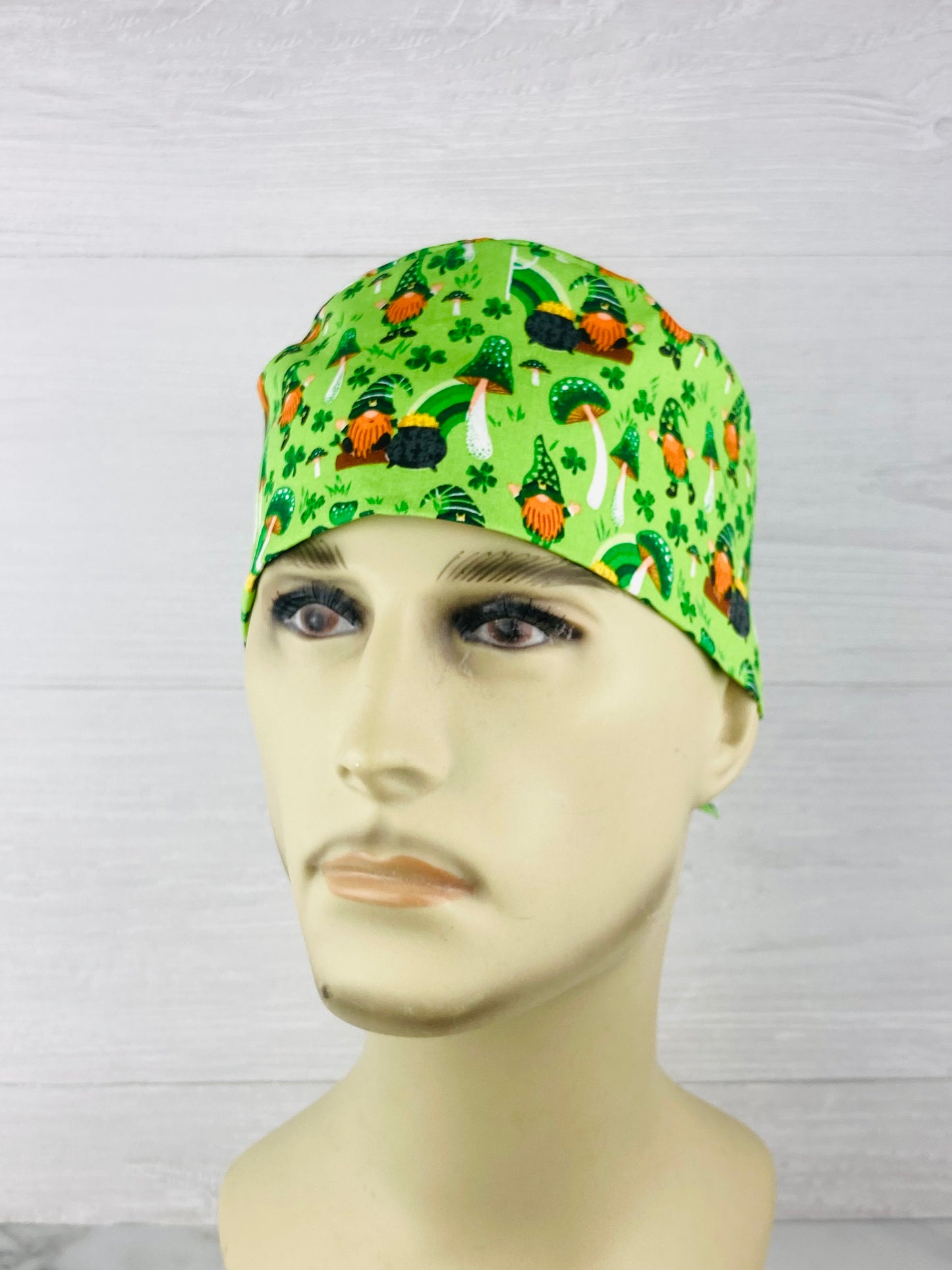 St Patricks's Day Woodland Gnomes Men’s Scrub Hat