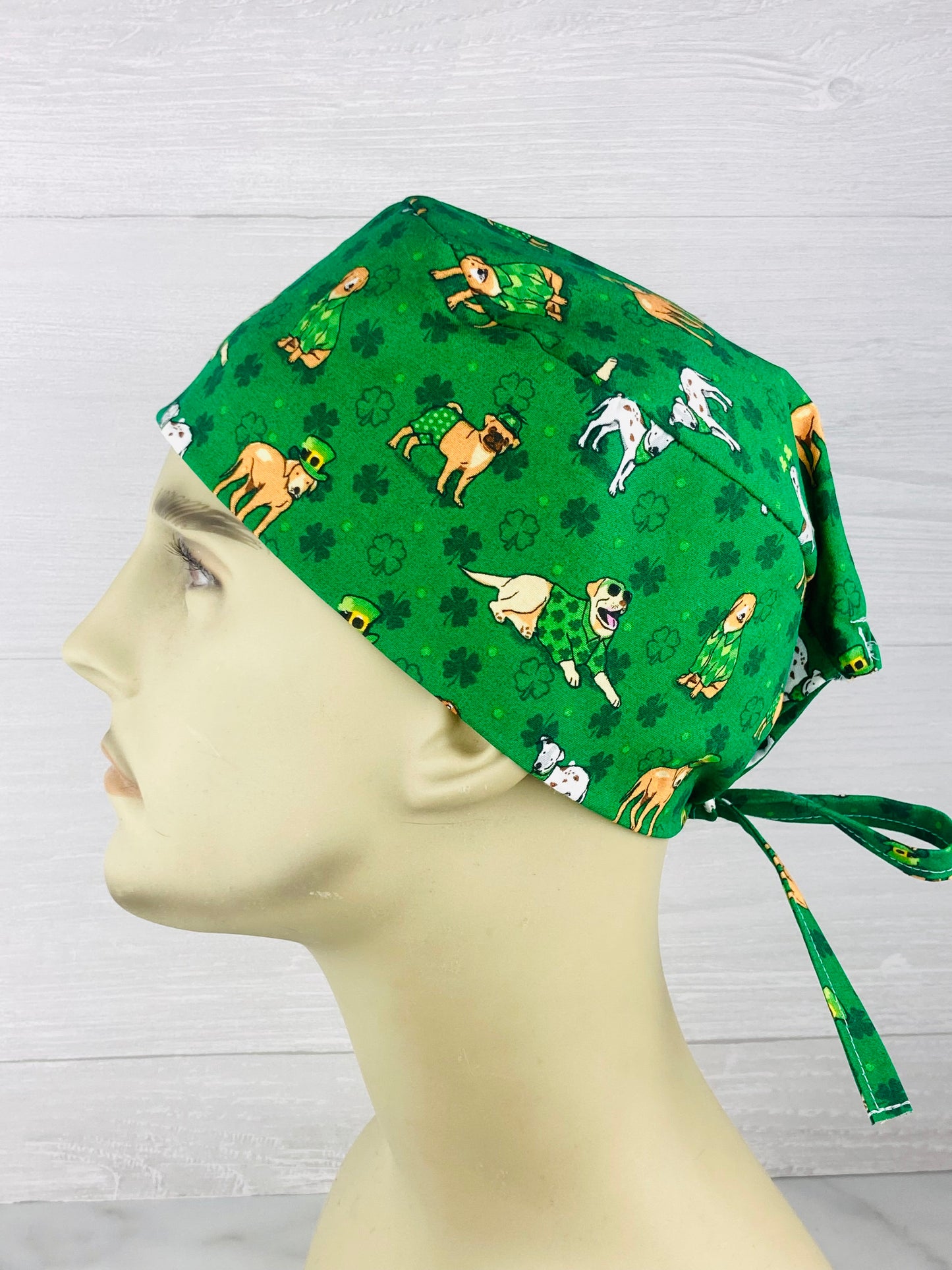 St Patricks's Day Dogs and Hats Men’s Scrub Hat