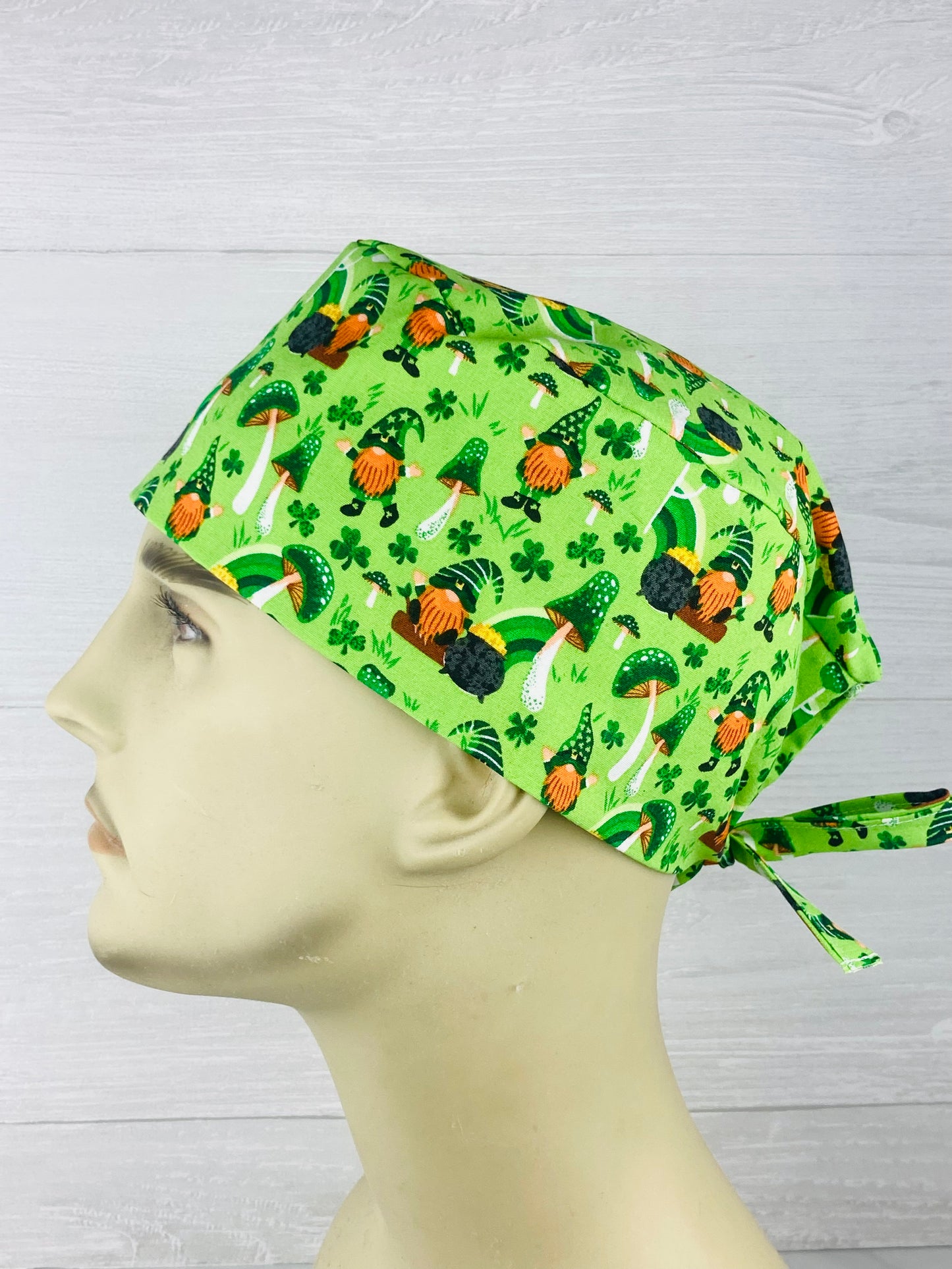 St Patricks's Day Woodland Gnomes Men’s Scrub Hat