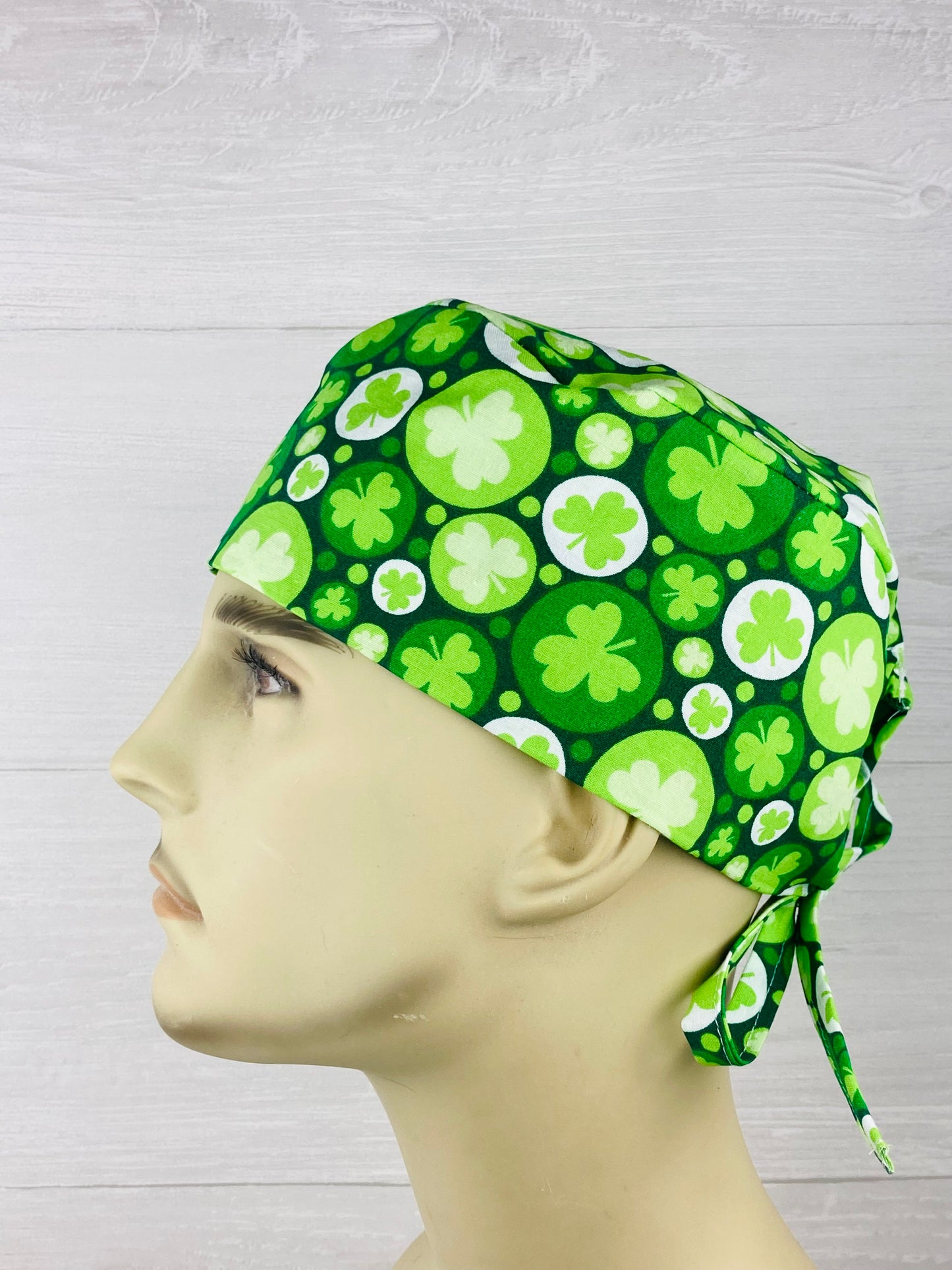 St Patricks's Day Clovers and Circles Men’s Scrub Hat