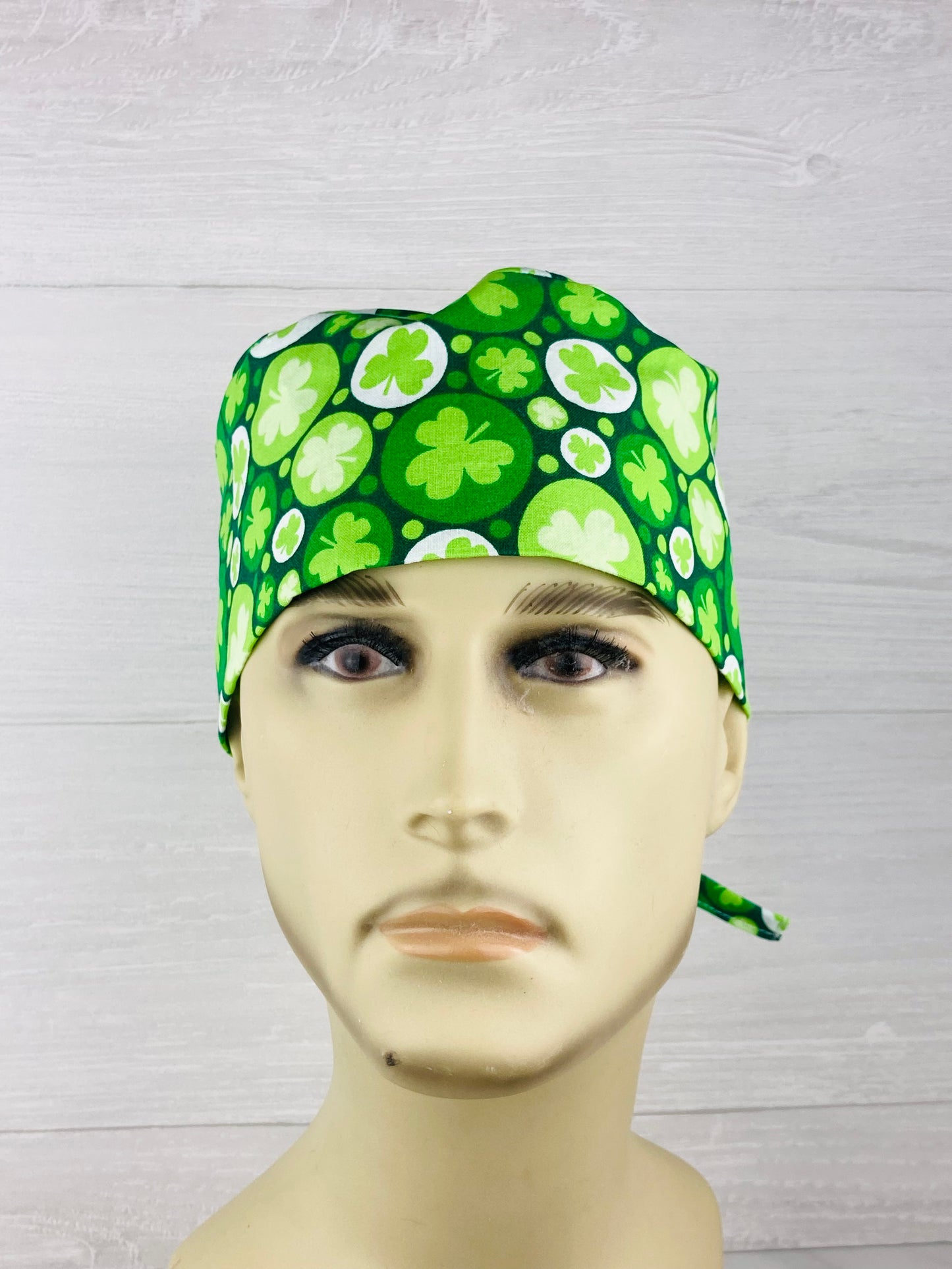 St Patricks's Day Clovers and Circles Men’s Scrub Hat